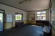 待合室（2012年5月、駅舎内）