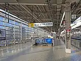 13・14番線ホーム（2022年12月）