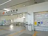 改札口と自動券売機(2022年10月)