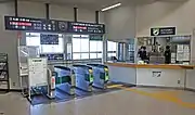 発車標更新後の改札口（2020年3月）