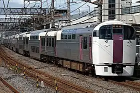 215系「おはようライナー新宿」（2020年6月12日）