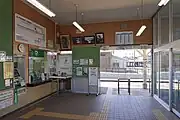 改札口と切符売り場(2023年4月)
