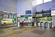 改札口と切符売り場（2023年6月）