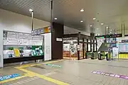 改札口と切符売り場（2023年8月）