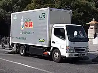 マスコット「Eロジ君」が描かれた車両