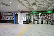 改札口と切符売り場（2023年5月）