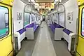 車内（跳ね上げ式座席収納時）