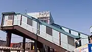 改修前の南口(JR時代、2009年5月)