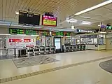 東改札口