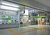 改札口と券売機（2022年4月）
