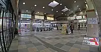 駅舎内部、改札口（2015年3月）