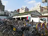 駅ビル建設のため2009年に解体された旧駅舎（2007年12月）