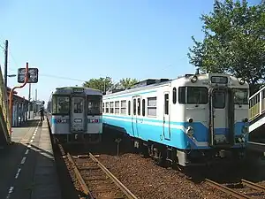 府中駅での普通列車の交換（2006年9月）