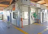 改札口と券売機（2021年12月）