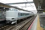 奈良駅に到着した特急「まほろば」号（2020年4月26日）2020年春の運転はこの日が最後となった。