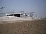 白山総合車両所の留置線建屋（2014年3月17日）