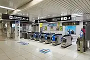 東改札口（2023年2月）