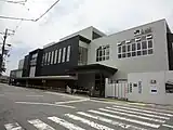 橋上駅舎使用開始当日の八尾駅北口（2013年7月）