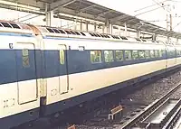 0系食堂車36-1岡山駅 右側に排水溝