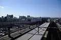 ホーム・橋上駅舎と西口への自由通路（2014年1月）