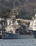 上甲板はユニークな波形のシアーラインを持つ