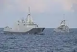 「くまの」と米海軍掃海艦「ペトリオット」