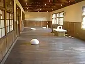 ギャラリー内の彫刻（2006年10月）