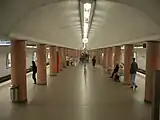 Jahnplatz駅（地下駅、高床式プラットホーム）