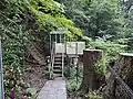 不動堂の前にある中間乗降場