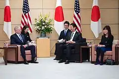米国のジェームズ・マティス国防長官、安倍晋三首相と(2017年2月3日)
