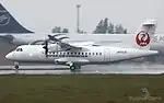 「みぞか号」の整備中に使用される、JACのATR42-600