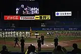 慶大 準優勝杯授与
