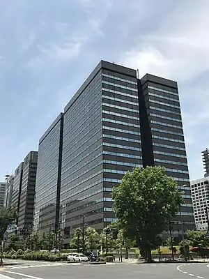 最高検察庁、東京高等検察庁、東京地方検察庁、東京区検察庁が入る中央合同庁舎第6号館A棟。法務省本省も同居している