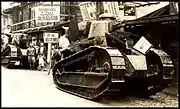 福岡県春日市の街中で停車している日本陸軍所属のFT-17。(1920年代)