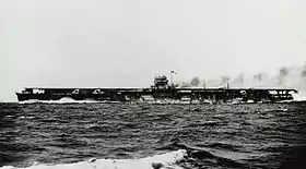1939(昭和14)年4月28日、館山沖で全力公試に臨む飛龍。空母としては異色の左舷中央に艦橋を配置した様子がよくわかる#週刊 栄光の日本海軍パーフェクトファイル No.52p.6。