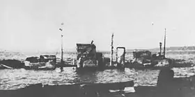 触雷擱座した第百六十三号哨戒特務艇(1947年2月、七尾湾)