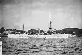 1922年9月23日、横須賀軍港#日本海軍全艦艇史(1994)上巻p.442、写真No.1064の解説。。バルジ装着後の「安宅」。