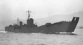 公試中の第百一号特設輸送艦(1944年2月または3月、大阪湾)