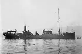 竣工直後の剣埼(1917年12月9日、呉軍港)#日本海軍艦艇写真集-巡洋艦p.197#日本海軍全艦艇史上巻p.197では、1917年11月30日の竣工当日の撮影と推定している。