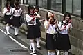 日本の女子中学生の「セーラー服」着用例(夏服)