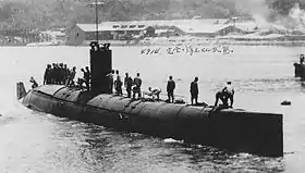 進水直後の波号第二百四潜水艦(1945年6月1日、佐世保海軍工廠)