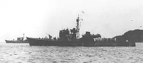 1942年6月29日、館山湾に停泊する第13号駆潜艇(左奥)と第14号駆潜艇(手前)