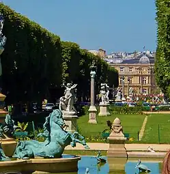 グラン＝エクスプロラトゥール・マルコ＝ポーロ・エ・カブリエ＝ド＝ラ＝サール庭園。リュクサンブール庭園方向を見る