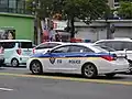 済州地方警察庁の車両。韓国警察車両の一般的な配色で「경찰（警察）」「POLICE」と記されている。