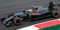 ジェンソン・バトンがドライブするMP4-31(2016年マレーシアGP)