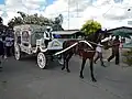 フィリピンにおける霊柩馬車の例。2015年