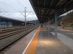 建寧県北駅のホーム