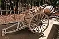 荷車(桶、柄杓、籠が載っている)