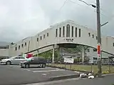 解体前の橋上駅舎（2005年7月）