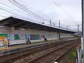 現在でも高いホームが残る地御前駅